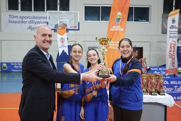 İnegöl’de Sokak Basketbolu Turnuvası 42 takım ve 210 sporcuyla tamamlandı