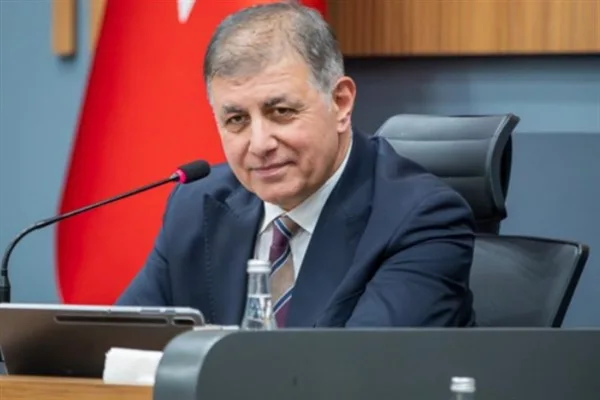 Cemil Tugay, AK Parti İzmir heyetini makamında ağırladı