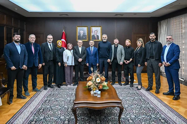ASRİAD Kocaeli Şube Başkanı Yılmaz ve yeni yönetiminden Vali Aktaş’a ziyaret