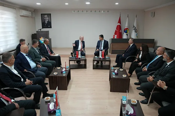 Özdağ ve beraberindeki heyet, Aydın Sanayi Odası’nı ziyaret etti