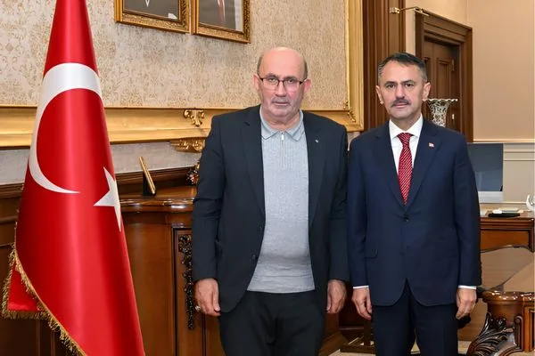 Gölcük Ziyaret Vakfı Başkanı Öztürk, Vali Aktaş’ı ziyaret etti