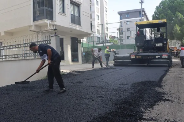 Maltepe’de asfaltlama çalışmaları Bağlarbaşı Mahallesi’nde devam ediyor