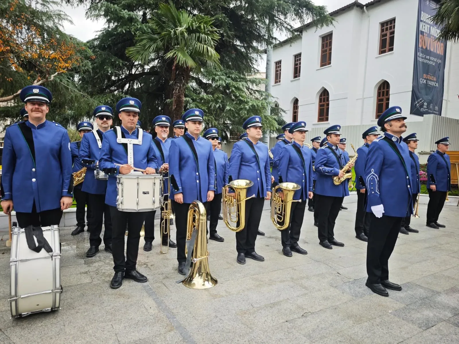 Bursa’da 29 Ekim Cumhuriyet Bayramı kutlamaları çelenk töreniyle başladı