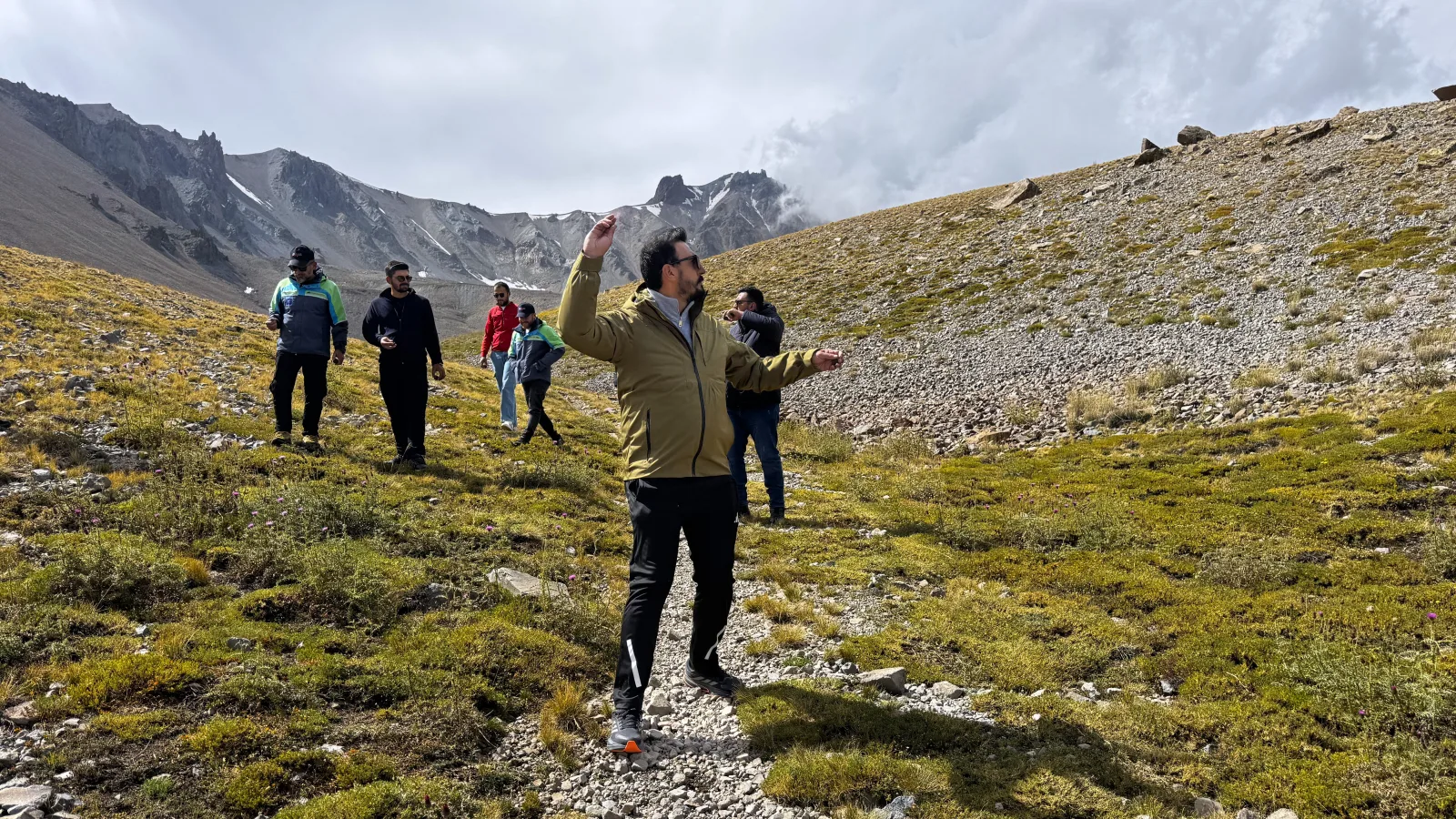 Erciyes’in eteklerine 100 fidan ve 85 ağaç dikildi