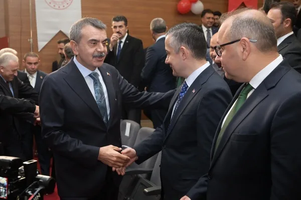 Bakan Tekin, Esenyurt’ta meslek lisesinin temsili açılışına katıldı