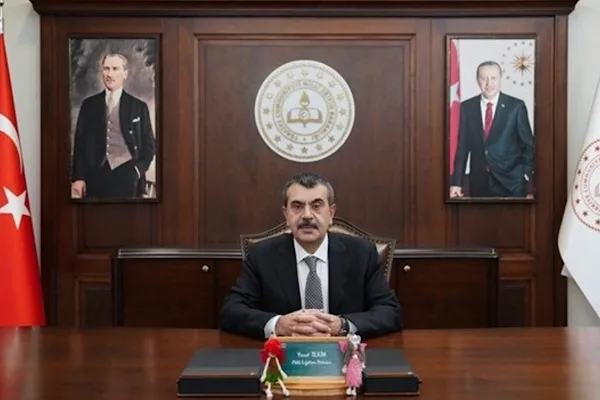 Bakan Tekin, Şemdinli Belediye Başkanı Fahri Şakar’la görüştü