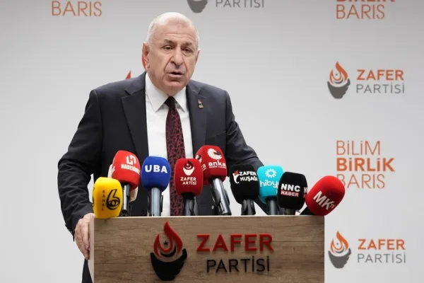 Özdağ: Türkiye, Orta Doğu çatışmalarında taraf değil barış destekçisi olmalı