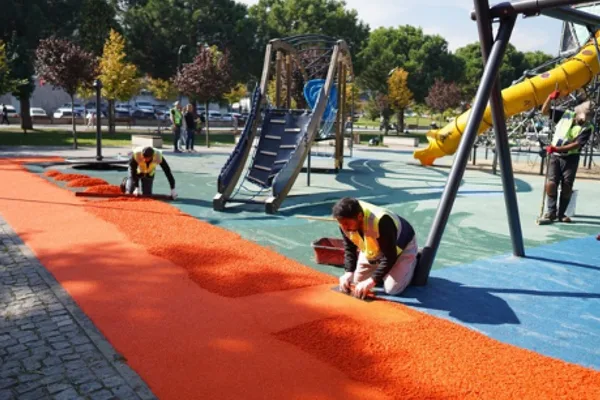Yıldırım’da park ve yeşil alanlarda kış öncesi bakım çalışması başlatıldı