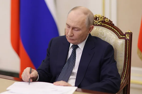 Putin: ABD'ye petrol sevkiyatı açıklanınca küresel dizel fiyatları yüzde 5-6 düştü
