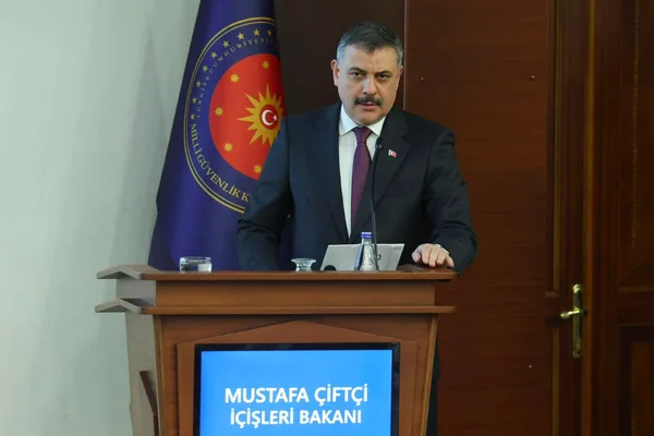 Bakan Mustafa Çiftçi, Brüksel’de yaşayan Türk vatandaşlarıyla buluştu
