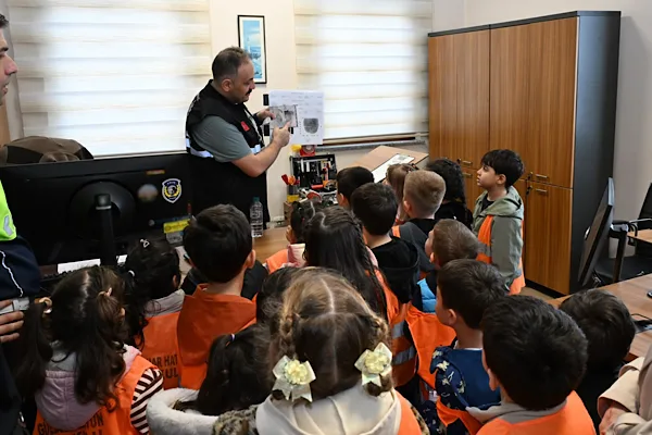 Rize’de anaokulu öğrencileri emniyet müdürlüğünü ziyaret etti