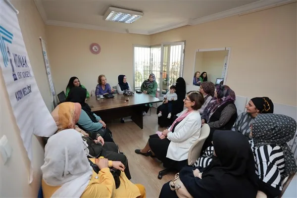 Konak’ta meme kanseri farkındalık seminerleri Ballıkuyu’da başladı