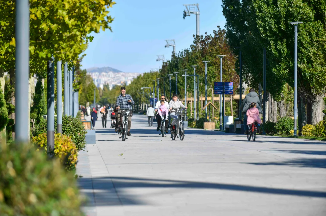EGO’nun 408 elektrikli bisikletinden 100’ü parklarda kullanıma sunuldu