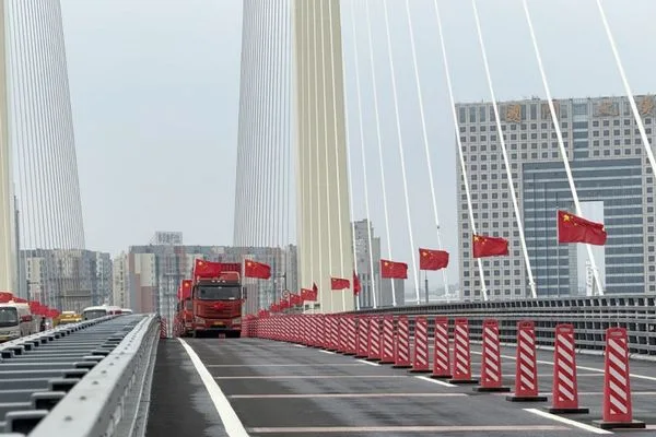 Çin ile KDHC’yi bağlayan yeni köprü resmen hizmete girdi