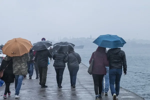 AKOM’dan İstanbul için kuvvetli yağış ve fırtına uyarısı