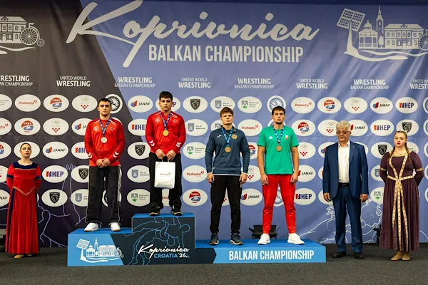 Yıldırım Belediyesporlu genç güreşçiler Balkan Şampiyonası'nda 2 madalya kazandı