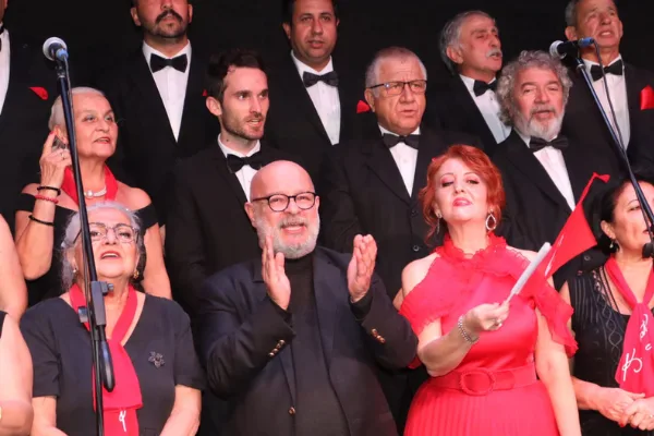 İzmit, Cumhuriyet’in 103. yıl dönümünü Türk Sanat Müziği konseriyle kutladı