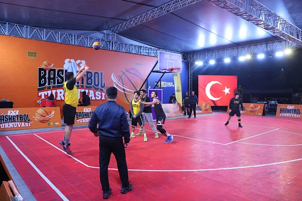 Konya’da düzenlenen 3x3 Basketbol Turnuvası 32 takımın katılımıyla tamamlandı