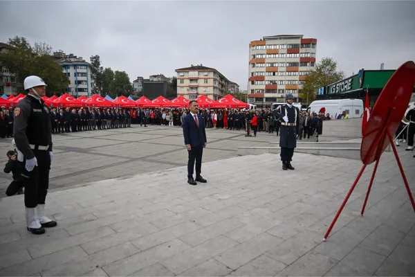 Kocaeli’de Cumhuriyet Bayramı’nın 103. yıl dönümü çelenk töreniyle başladı