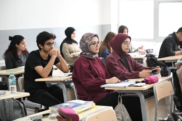 Kernek Külliyesi’nde 200 öğrenci üniversite sınavına hazırlanıyor