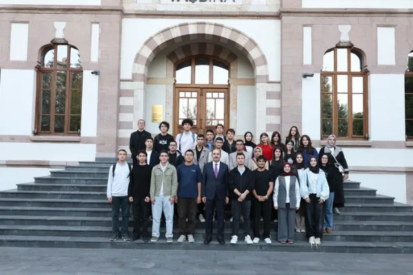 Konya’da Başkan Altay, Bursa ve Balkan gezilerine hak kazanan öğrencilerle buluştu