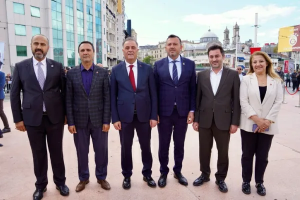 İstanbul’un kurtuluşunun 103. yılı Taksim’de törenle kutlandı