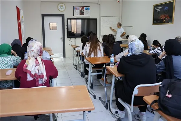 Haliliye Belediyesinden öğrencilere ücretsiz eğitim ve rehberlik desteği