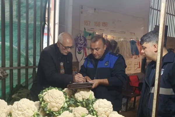 Gemlik’te pazar yerlerinde hijyen, etiket ve işgal denetimi yapıldı