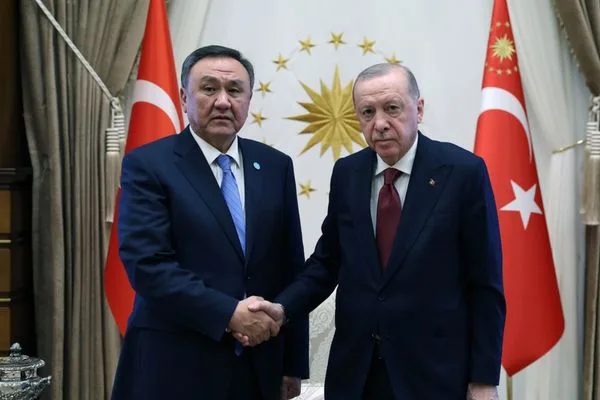 Erdoğan, TDT Genel Sekreteri Kubanıçbek Ömüraliyev’i kabul etti