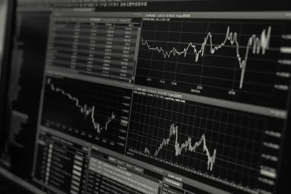 BIST 100 günü yüzde 3,22 yükselişle 11.797,70 puandan tamamladı