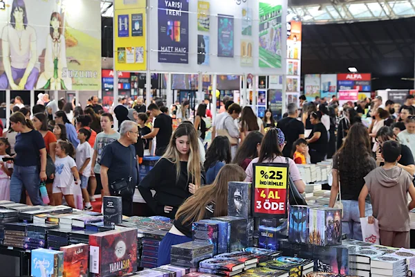 Antalya Kitap Fuarı’nda 9’uncu gün: 67 yazar okurlarıyla buluştu