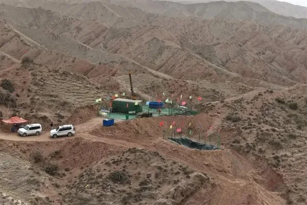 Çin’in Xinjiang bölgesinde Paleo Füvyo Laküstrin Fasiyes zirkon madeni keşfedildi