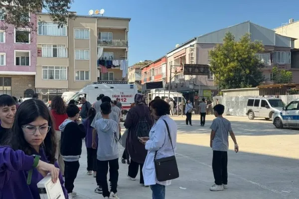 Bursa’da 12 öğrenci zehirlenme şüphesiyle hastaneye