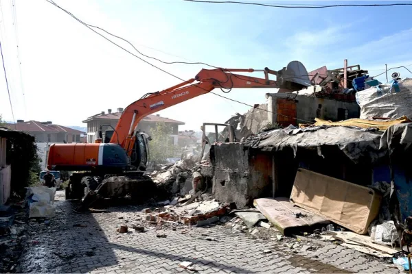 Yalova Bağlarbaşı’nda kentsel dönüşümün 2. etabında yıkım ve tahliye sürüyor