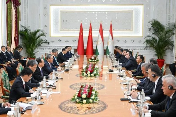 Çin ve Tacikistan ekonomik ve stratejik iş birliğini güçlendirme mesajı verdi