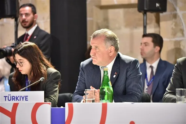 Bakan Bak, 2026 FIBA Kadınlar Süper Kupa şampiyonu Fenerbahçe Tarfin’i kutladı