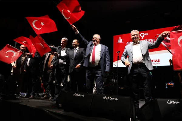 Edremit’te Cumhuriyet Bayramı, fener alayı ve Kıraç konseriyle kutlanacak