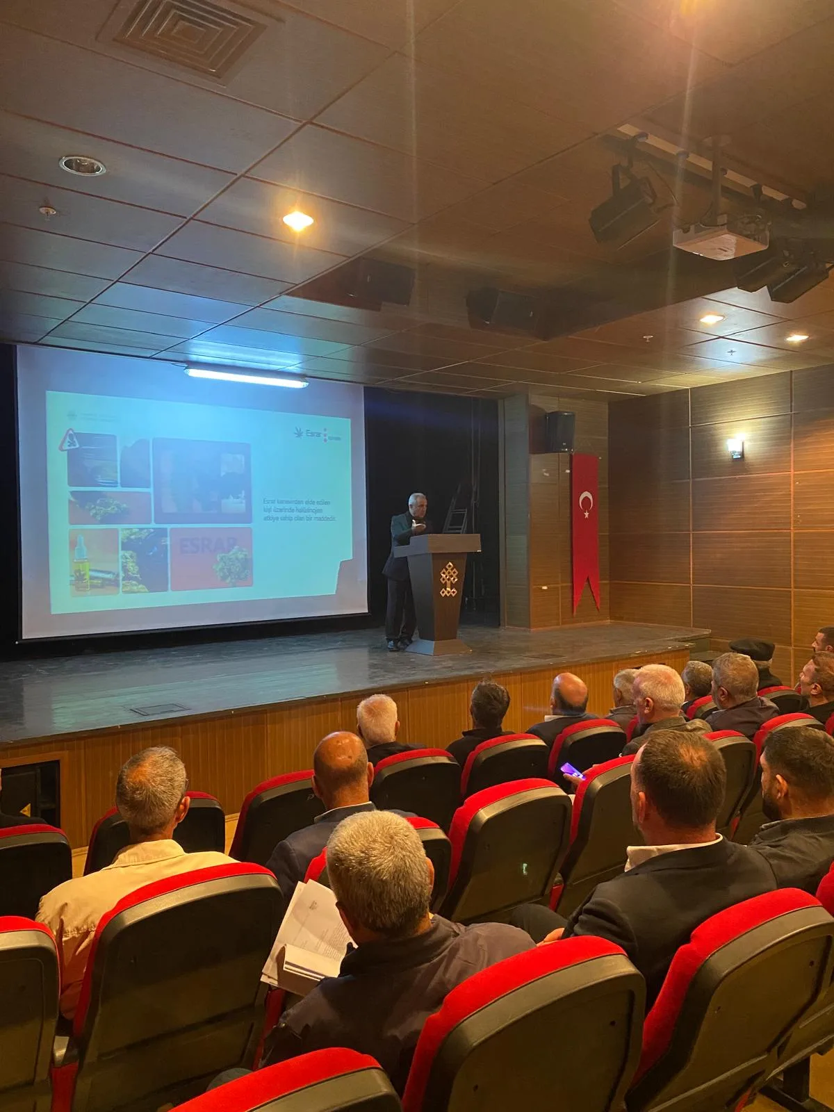 Elazığ’da muhtarlara uyuşturucuyla mücadele bilgilendirmesi yapıldı