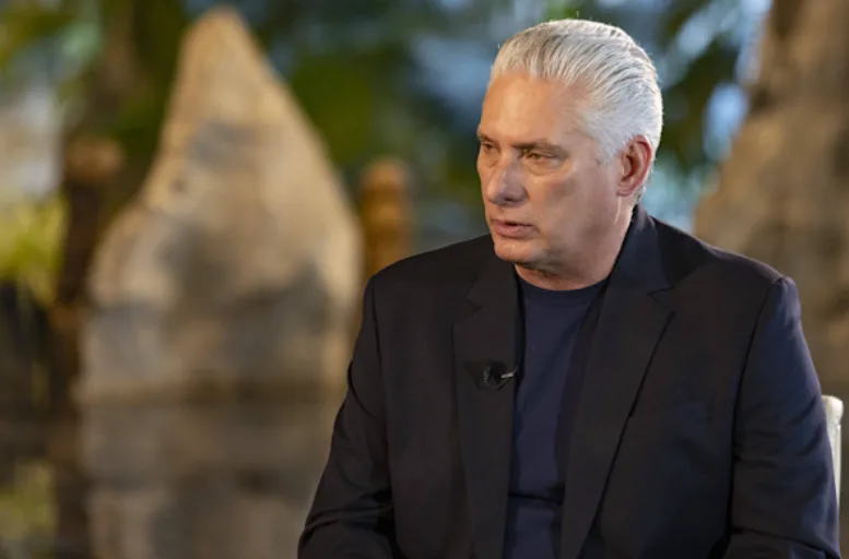 Diaz-Canel, Gençlik Sanatçıları Birliğinin 40. yıl dönümünü üyelerle kutladı