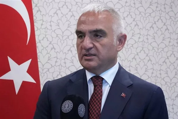 Bakan Ersoy: Türkiye-Rusya uçuşlarını artırmaya yönelik çalışmalar sürüyor