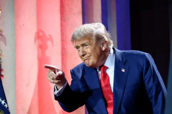 Trump, Kansas'ta seçmenlere Cumhuriyetçiler için oy kullanma çağrısı yaptı