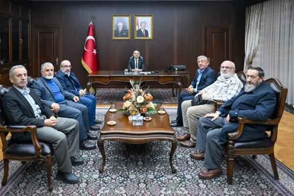 Vali Aktaş, Darıca Abdülhamid Han Camii ve Külliyesi Vakfı yönetimini kabul etti